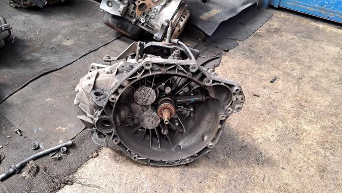 Gebruikte Versnellingsbak Nissan Primastar 2.5 dCi 140 16V Prijs € 288,75 Margeregeling aangeboden door Zelissen V.O.F. autodemontage