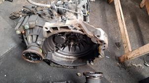 Gebruikte Versnellingsbak Volkswagen Golf IV (1J1) 1.4 16V Prijs € 236,25 Margeregeling aangeboden door Zelissen V.O.F. autodemontage