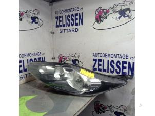 Gebruikte Koplamp links Ford Fiesta 6 (JA8) 1.25 16V Prijs € 105,00 Margeregeling aangeboden door Zelissen V.O.F. autodemontage