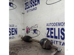 Gebruikte Aandrijfas links-voor Alfa Romeo MiTo (955) 1.3 JTDm 16V Eco Prijs € 63,00 Margeregeling aangeboden door Zelissen V.O.F. autodemontage