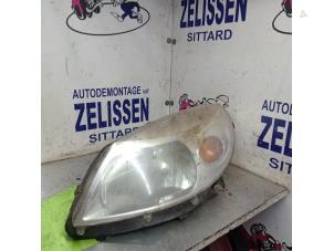 Gebruikte Linker Koplamp Dacia Sandero I (BS) 1.4 LPG Prijs € 73,50 Margeregeling aangeboden door Zelissen V.O.F. autodemontage