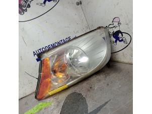 Gebruikte Linker Koplamp Dodge Caliber 2.0 16V Prijs € 99,75 Margeregeling aangeboden door Zelissen V.O.F. autodemontage