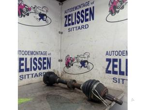 Gebruikte Aandrijfas links-voor Volkswagen New Beetle (9C1/9G1) 1.6 Prijs € 52,50 Margeregeling aangeboden door Zelissen V.O.F. autodemontage
