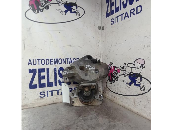 Gebruikte Motorrubber Renault Trafic New (FL) 1.9 dCi 82 16V Prijs € 52,50 Margeregeling aangeboden door Zelissen V.O.F. autodemontage