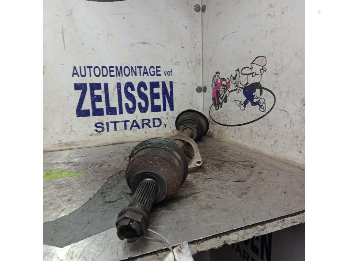 Gebruikte Aandrijfas links-voor Renault Trafic New (FL) 1.9 dCi 82 16V Prijs € 78,75 Margeregeling aangeboden door Zelissen V.O.F. autodemontage