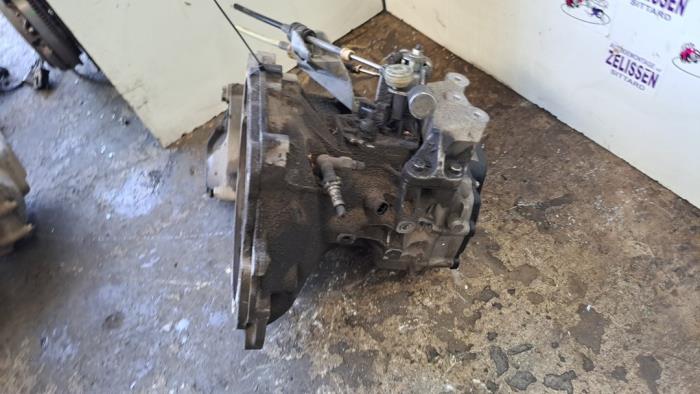 Versnellingsbak van een Chevrolet Aveo (300) 1.3 D 16V 2012