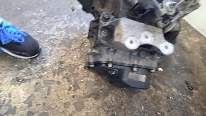 Versnellingsbak van een Chevrolet Aveo (300) 1.3 D 16V 2012