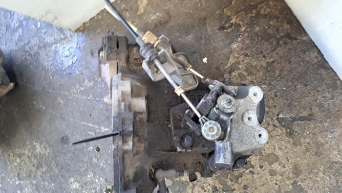 Versnellingsbak van een Chevrolet Aveo (300) 1.3 D 16V 2012