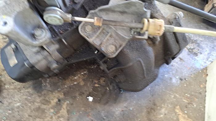 Versnellingsbak van een Chevrolet Aveo (300) 1.3 D 16V 2012