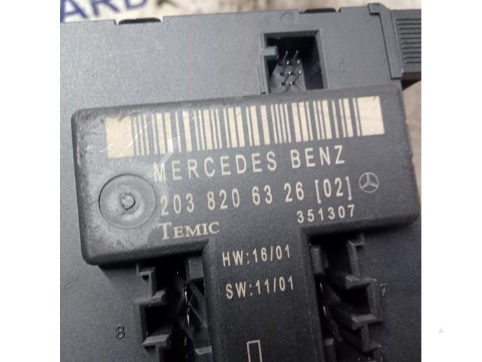 Bodycontrol Module van een Mercedes-Benz C Sportcoupé (C203) 2.0 C-200K 16V 2002