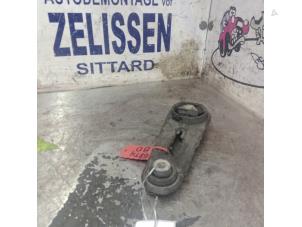 Gebruikte Motorsteun Mercedes C Sportcoupé (C203) 2.0 C-200K 16V Prijs € 42,00 Margeregeling aangeboden door Zelissen V.O.F. autodemontage