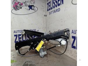 Gebruikte Raammechaniek 4Deurs links-voor BMW 5 serie (E60) 530i 24V Prijs € 47,25 Margeregeling aangeboden door Zelissen V.O.F. autodemontage