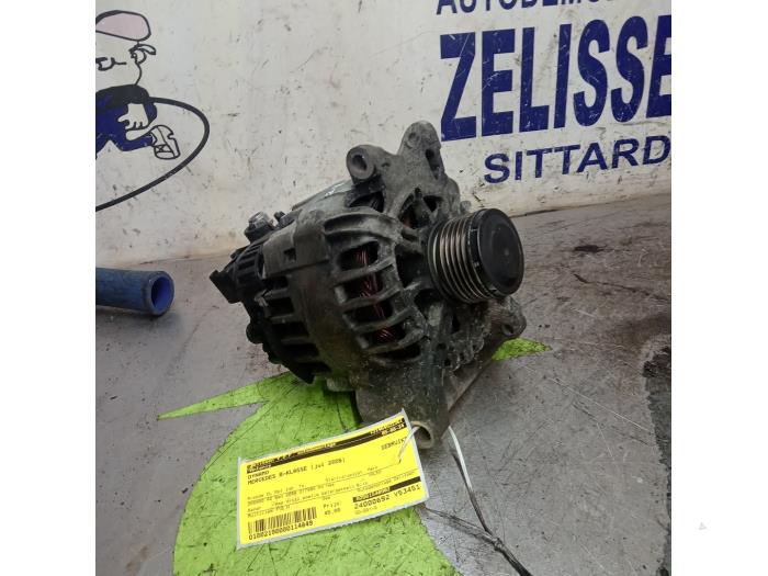 Gebruikte Dynamo Mercedes B (W245) 2.0 B-200 16V Prijs € 47,25 Margeregeling aangeboden door Zelissen V.O.F. autodemontage
