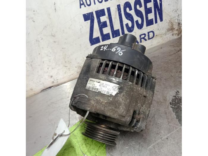 Dynamo van een Fiat Stilo (192A/B) 2.4 20V Abarth 3-Drs. 2004