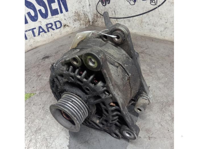 Gebruikte Dynamo Volkswagen Touran (1T1/T2) 1.6 FSI 16V Prijs € 36,75 Margeregeling aangeboden door Zelissen V.O.F. autodemontage