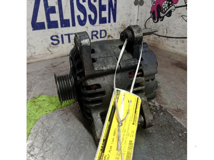 Gebruikte Dynamo Volkswagen Golf Plus (5M1/1KP) 1.6 FSI 16V Prijs € 31,50 Margeregeling aangeboden door Zelissen V.O.F. autodemontage