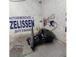 Gebruikte Buitenspiegel links Fiat Stilo (192A/B) 2.4 20V Abarth 3-Drs. Prijs € 47,25 Margeregeling aangeboden door Zelissen V.O.F. autodemontage