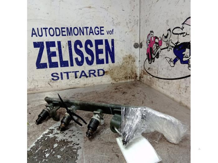 Gebruikte Injector brug Mitsubishi Colt (Z2/Z3) 1.3 16V Prijs € 31,50 Margeregeling aangeboden door Zelissen V.O.F. autodemontage