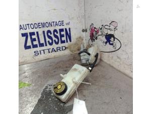 Gebruikte Hoofdremcilinder Peugeot 308 (4A/C) 1.6 VTI 16V Prijs € 31,50 Margeregeling aangeboden door Zelissen V.O.F. autodemontage