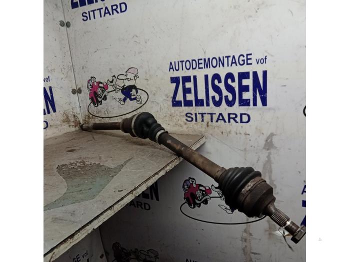 Gebruikte Aandrijfas rechts-voor Peugeot 308 (4A/C) 1.6 VTI 16V Prijs € 89,25 Margeregeling aangeboden door Zelissen V.O.F. autodemontage