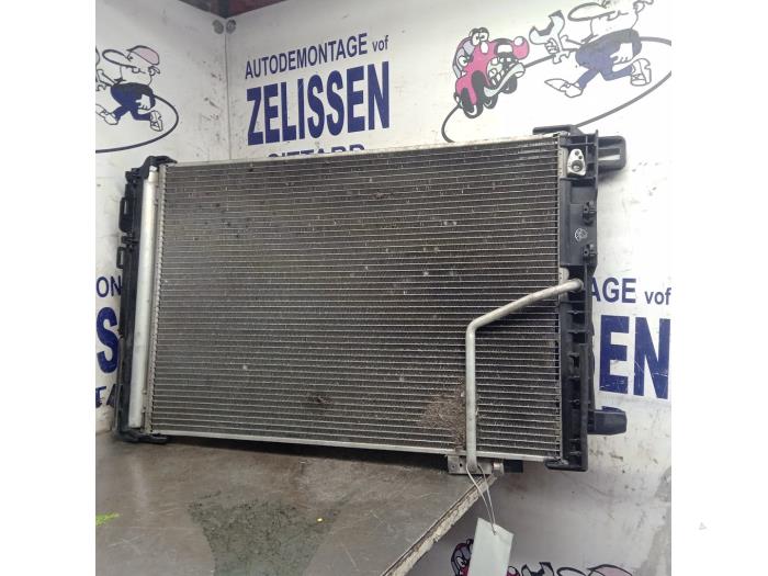 Gebruikte Radiateur Mercedes E Estate (S212) E-200 CDI 16V BlueEfficiency,BlueTEC Prijs € 120,75 Margeregeling aangeboden door Zelissen V.O.F. autodemontage