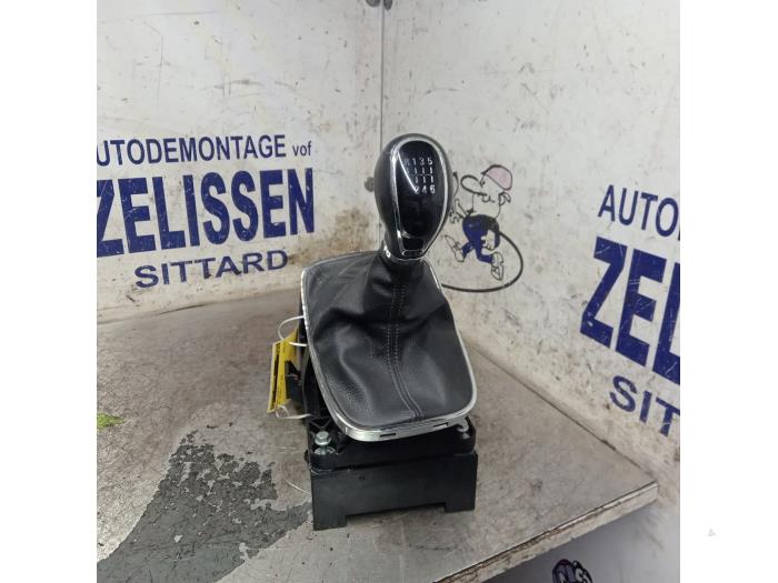 Gebruikte Versnellingspook Opel Insignia Sports Tourer 1.8 16V Ecotec Prijs € 68,25 Margeregeling aangeboden door Zelissen V.O.F. autodemontage