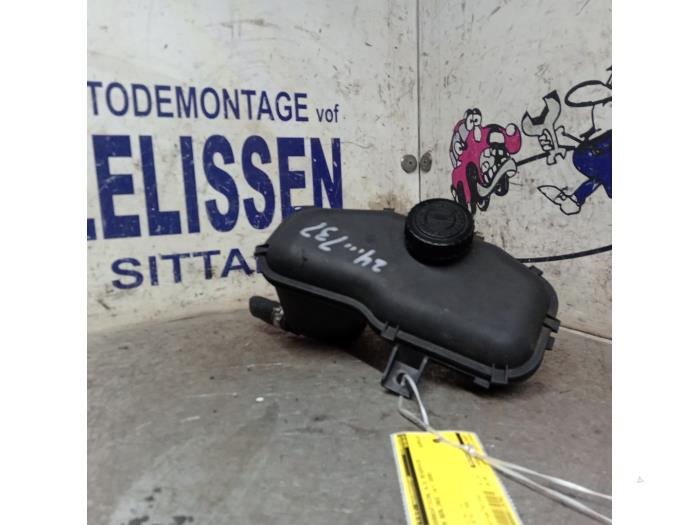 Gebruikte Servo Oliereservoir Citroen Berlingo 1.6 Hdi 75 16V Phase 1 Prijs € 21,00 Margeregeling aangeboden door Zelissen V.O.F. autodemontage