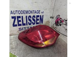 Gebruikte Achterlicht links Opel Astra J Sports Tourer (PD8/PE8/PF8) 1.4 16V ecoFLEX Prijs € 52,50 Margeregeling aangeboden door Zelissen V.O.F. autodemontage