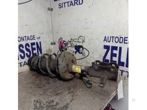 Gebruikte Schokdemperpoot links-voor Opel Astra J Sports Tourer (PD8/PE8/PF8) 1.4 16V ecoFLEX Prijs € 57,75 Margeregeling aangeboden door Zelissen V.O.F. autodemontage