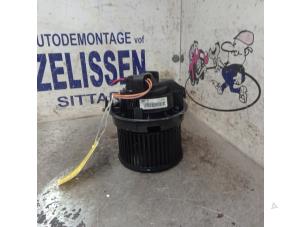 Gebruikte Blower Toyota Aygo (B40) 1.0 12V VVT-i Prijs € 47,25 Margeregeling aangeboden door Zelissen V.O.F. autodemontage