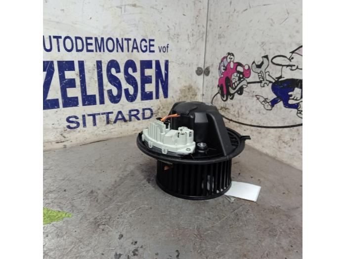 Gebruikte Blower BMW 1 serie (E87/87N) 118d 16V Prijs € 36,75 Margeregeling aangeboden door Zelissen V.O.F. autodemontage