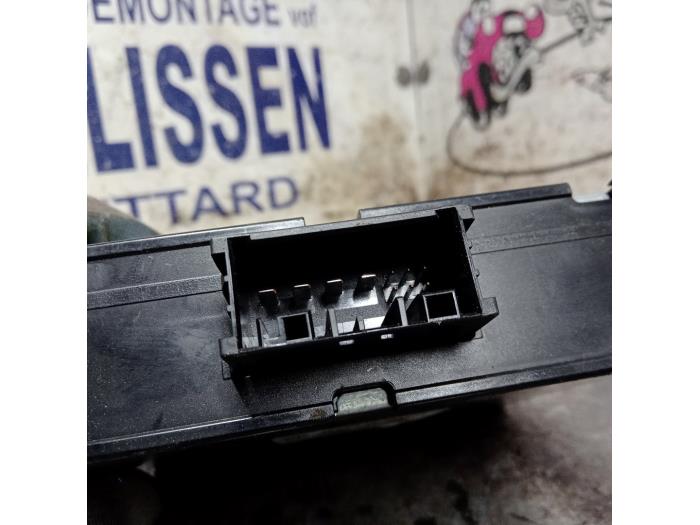 Gebruikte Computer ABS BMW 1 serie (E87/87N) 118d 16V Prijs € 36,75 Margeregeling aangeboden door Zelissen V.O.F. autodemontage