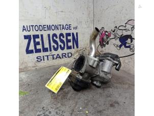 Gebruikte Gasklephuis Volkswagen Passat Variant (3C5) 2.0 TDI 16V 140 Prijs € 42,00 Margeregeling aangeboden door Zelissen V.O.F. autodemontage