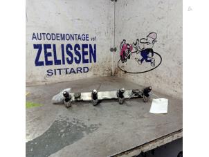 Gebruikte Injector brug Nissan Qashqai (J10) 2.0 16V Prijs € 57,75 Margeregeling aangeboden door Zelissen V.O.F. autodemontage