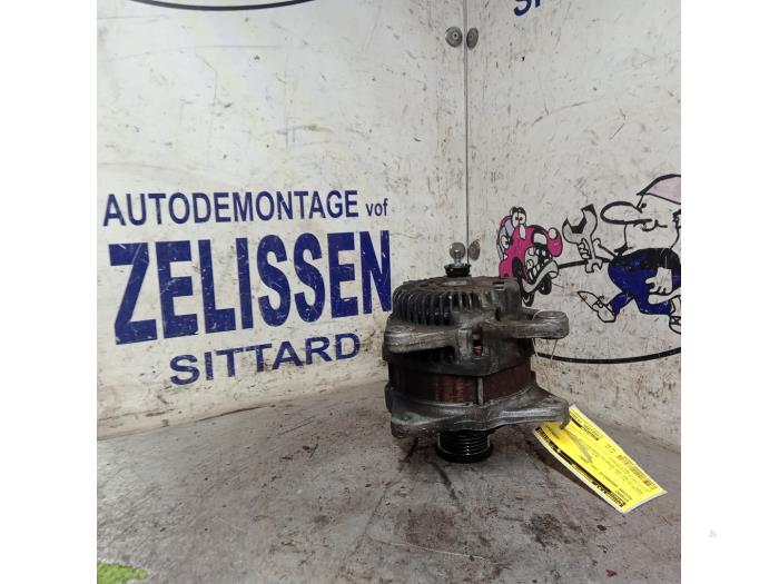 Gebruikte Dynamo Nissan Qashqai (J10) 2.0 16V Prijs € 42,00 Margeregeling aangeboden door Zelissen V.O.F. autodemontage