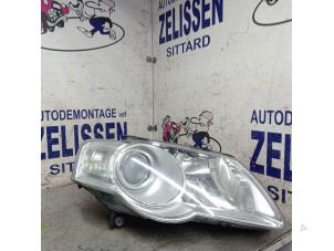 Gebruikte Koplamp rechts Volkswagen Passat Variant (3C5) 2.0 FSI 16V Prijs € 63,00 Margeregeling aangeboden door Zelissen V.O.F. autodemontage