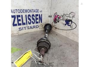 Gebruikte Aandrijfas links-voor Volkswagen Fox (5Z) 1.4 16V Prijs € 52,50 Margeregeling aangeboden door Zelissen V.O.F. autodemontage