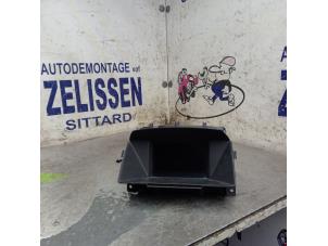 Gebruikte Display Interieur Opel Zafira (M75) 2.2 16V Direct Ecotec Prijs € 42,00 Margeregeling aangeboden door Zelissen V.O.F. autodemontage