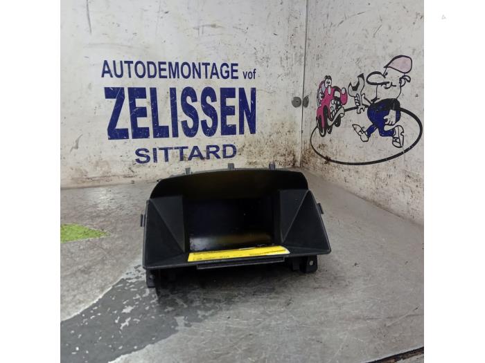 Gebruikte Display Interieur Opel Zafira (M75) 1.8 16V Ecotec Prijs € 36,75 Margeregeling aangeboden door Zelissen V.O.F. autodemontage