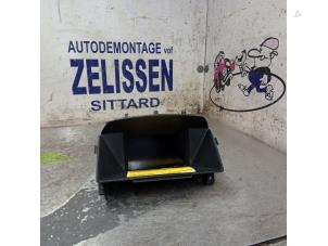 Gebruikte Display Interieur Opel Zafira (M75) 1.8 16V Ecotec Prijs € 36,75 Margeregeling aangeboden door Zelissen V.O.F. autodemontage