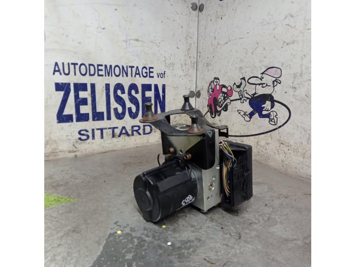 Gebruikte ABS Pomp Mercedes SLK (R170) 2.0 200 16V Prijs € 257,25 Margeregeling aangeboden door Zelissen V.O.F. autodemontage