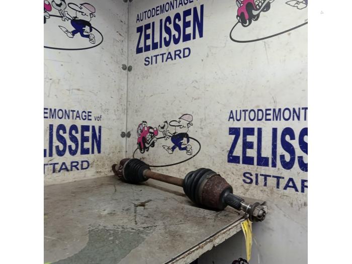 Gebruikte Aandrijfas links-voor Ford Focus 3 Wagon 1.0 Ti-VCT EcoBoost 12V 125 Prijs € 99,75 Margeregeling aangeboden door Zelissen V.O.F. autodemontage