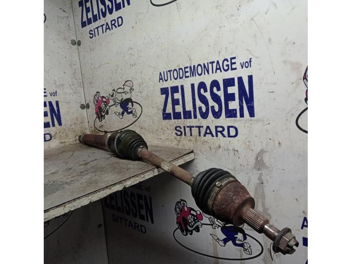 Gebruikte Aandrijfas rechts-voor Ford Focus 3 Wagon 1.0 Ti-VCT EcoBoost 12V 125 Prijs € 99,75 Margeregeling aangeboden door Zelissen V.O.F. autodemontage