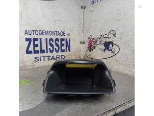 Gebruikte Display Interieur Opel Antara (LA6) 2.4 16V 4x4 Prijs € 99,75 Margeregeling aangeboden door Zelissen V.O.F. autodemontage