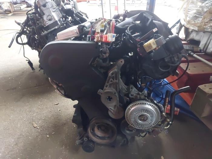 Motor van een Audi A4 2001
