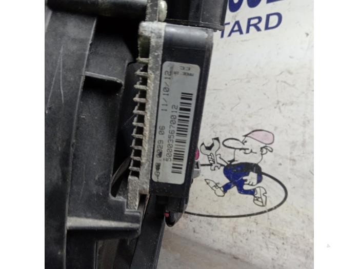 Koelvin van een Ford Focus 3 Wagon 1.0 Ti-VCT EcoBoost 12V 125 2013