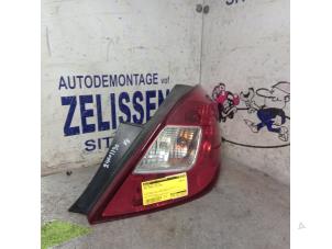 Gebruikte Achterlicht rechts Opel Corsa D 1.4 16V Twinport Prijs € 42,00 Margeregeling aangeboden door Zelissen V.O.F. autodemontage