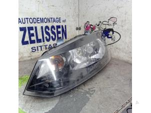 Gebruikte Linker Koplamp Volkswagen Polo V (6R) 1.2 12V Prijs € 99,75 Margeregeling aangeboden door Zelissen V.O.F. autodemontage