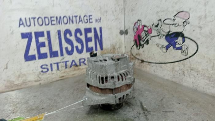 Gebruikte Dynamo Nissan Primera (P12) 2.0 16V CVT Prijs € 31,50 Margeregeling aangeboden door Zelissen V.O.F. autodemontage