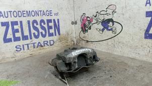 Gebruikte Remklauw (Tang) rechts-voor Ford Transit Connect (PJ2) 1.6 TDCi 16V 75 Prijs € 57,75 Margeregeling aangeboden door Zelissen V.O.F. autodemontage